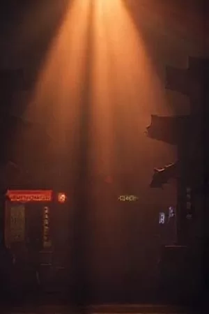 《雨夜列车》车厢走廊昏黄灯光与雨窗倒影