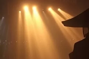 《三月潮汐图》海边退潮后的沙滩纹理